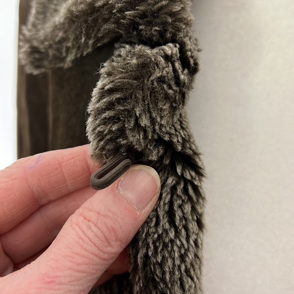 Danier Mid Length Brown Suede Coat with Shearling Trim size Medium - Picture 4 of 12